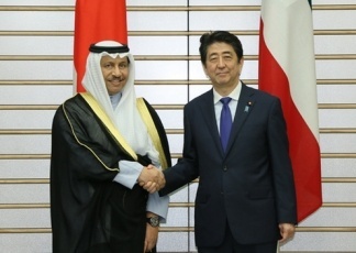 握手を交わす両首脳（写真提供：内閣広報室）
