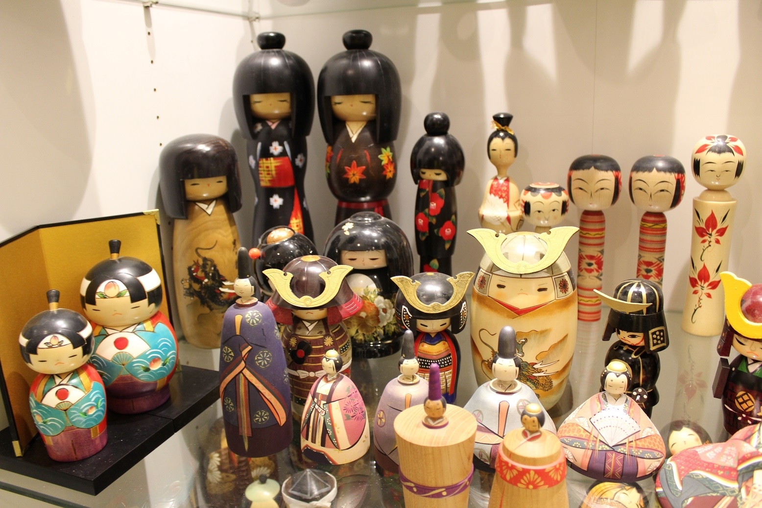 大使の活動(こけし収集家訪問） | 在クウェート日本国大使館