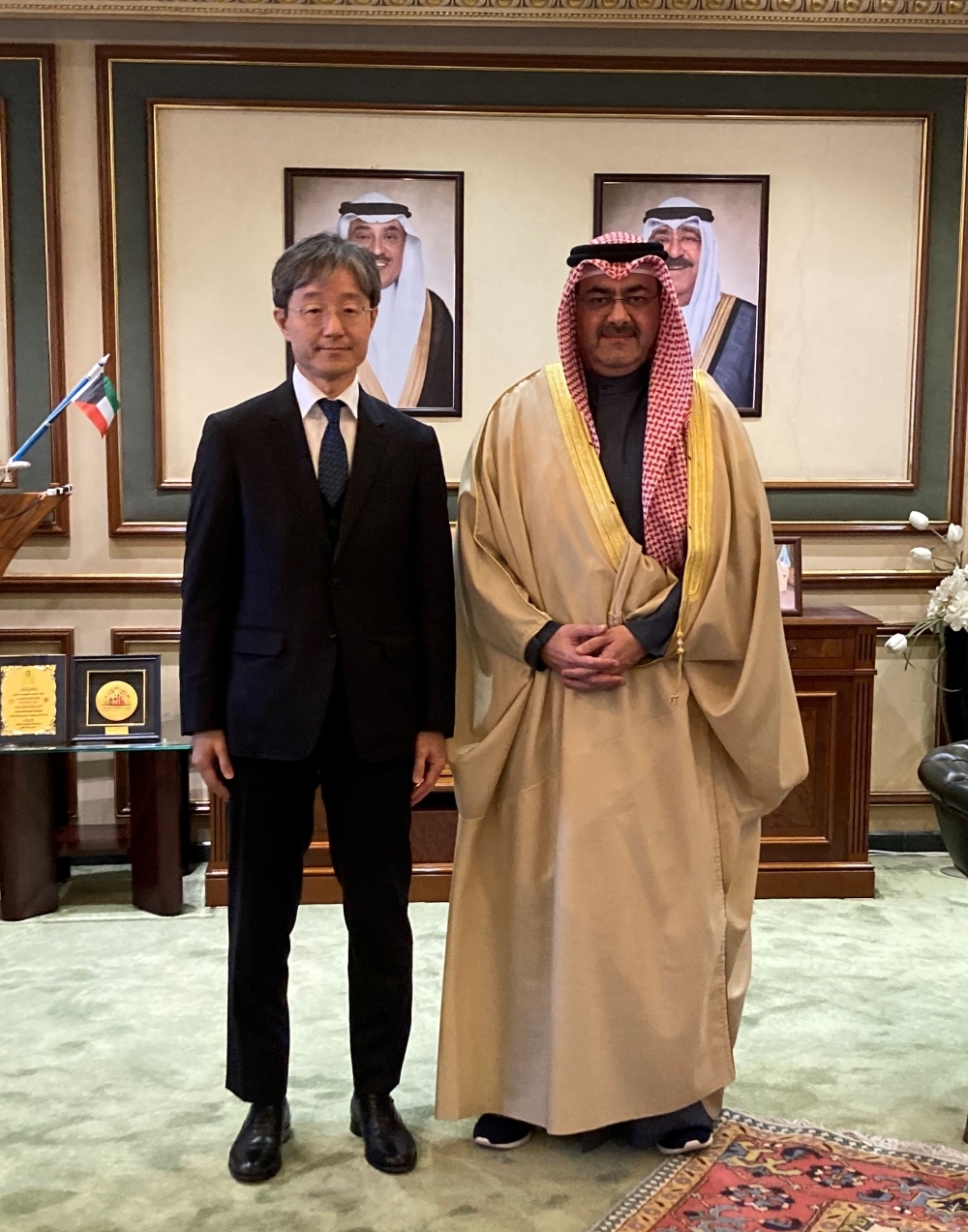 زيارة السفير موكاي الودية لمحافظ العاصمة